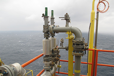 Береговой нефтяной и газовый клапан